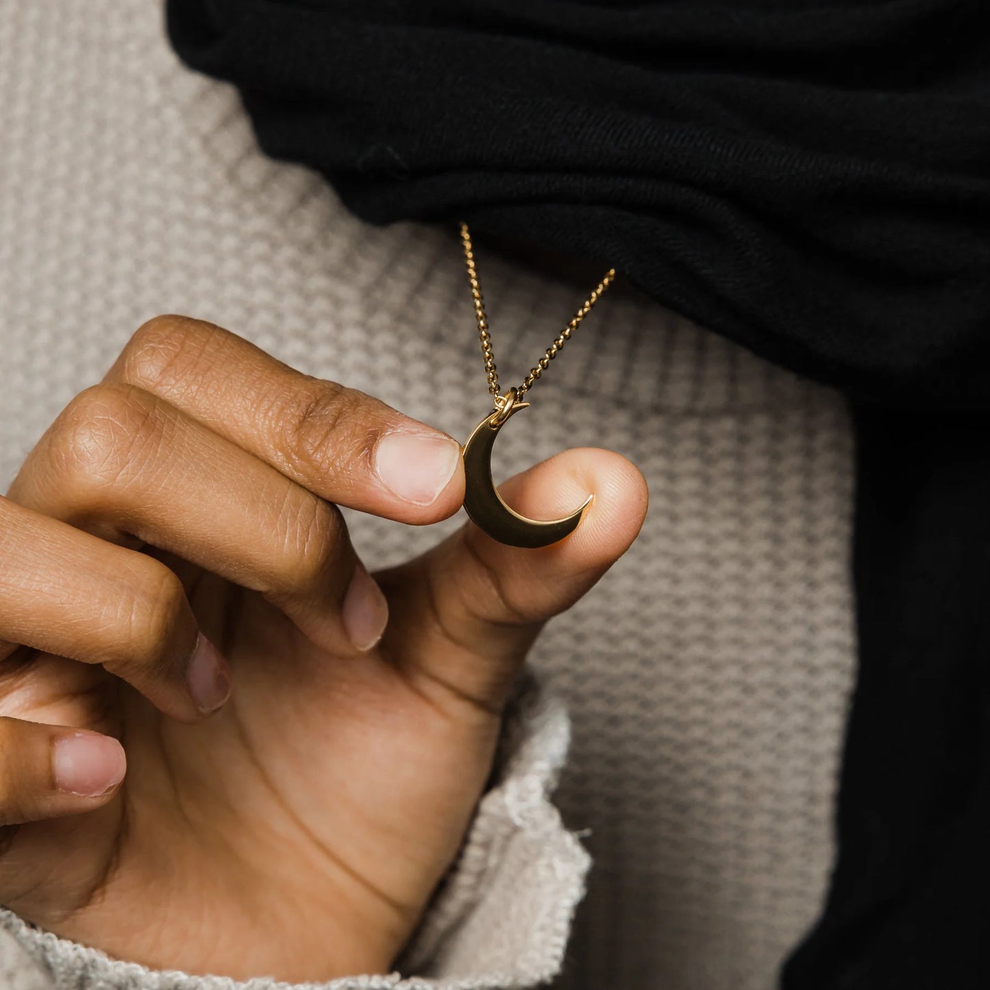 Crescent Moon Necklace | Unisex